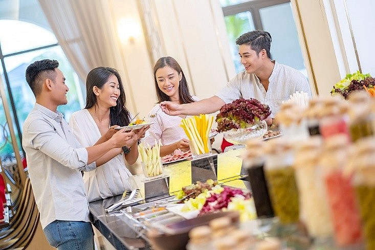 Thưởng thức buffet sáng với đa dạng ẩm thực Á - Âu. Thưởng thức buffet sáng với đa dạng ẩm thực Á - Âu.