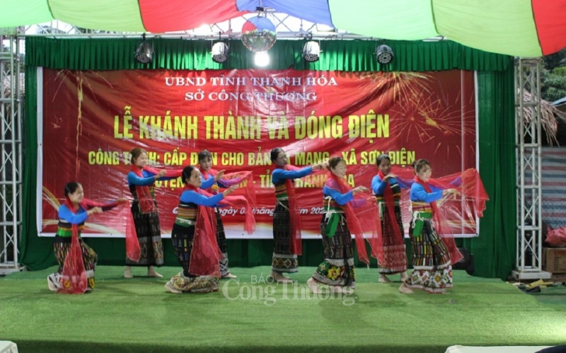 Thanh Hóa: Đưa điện lưới quốc gia về với bản nghèo Xa Mang miền núi Quan Sơn Thanh Hóa: Đưa điện lưới quốc gia về với bản nghèo Xa Mang miền núi Quan Sơn