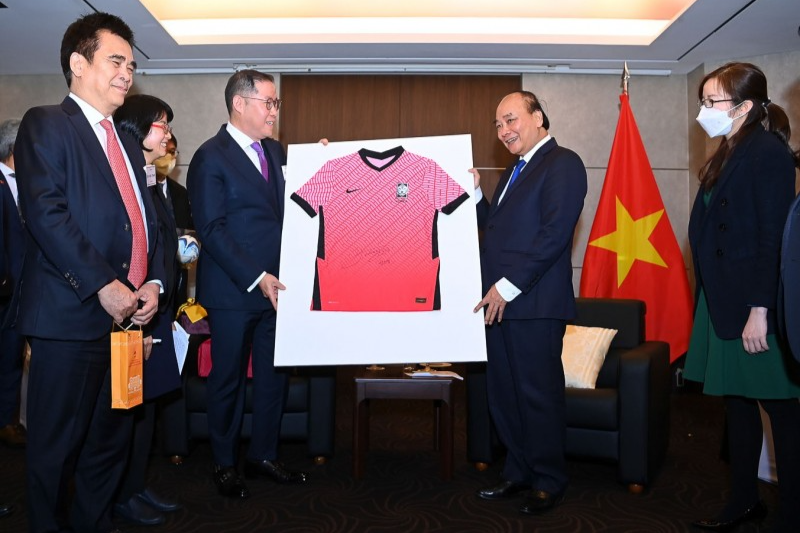 Nhiều tập đoàn hàng đầu Hàn Quốc cam kết tăng cường đầu tư vào Việt Nam Nhiều tập đoàn hàng đầu Hàn Quốc cam kết tăng cường đầu tư vào Việt Nam