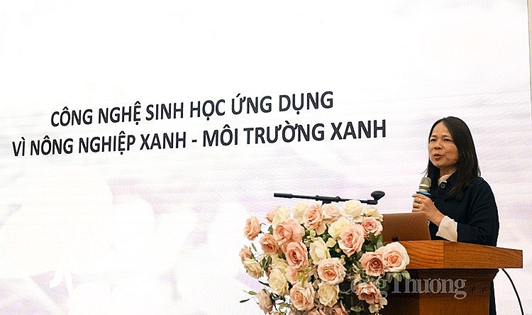 PGS.TS Nguyễn Thị Minh - Chủ nhiệm Chương trình “Ứng dụng công nghệ vượt trội hỗ trợ nông dân chăn nuôi - nuôi trồng thuỷ sản”, khoa Tài nguyên Môi trường - Học viện Nông nghiệp Việt Nam - chia sẻ tại Diễn đàn PGS.TS Nguyễn Thị Minh - Chủ nhiệm Chương trình “Ứng dụng công nghệ vượt trội hỗ trợ nông dân chăn nuôi - nuôi trồng thuỷ sản”, khoa Tài nguyên Môi trường - Học viện Nông nghiệp Việt Nam - chia sẻ tại Diễn đàn