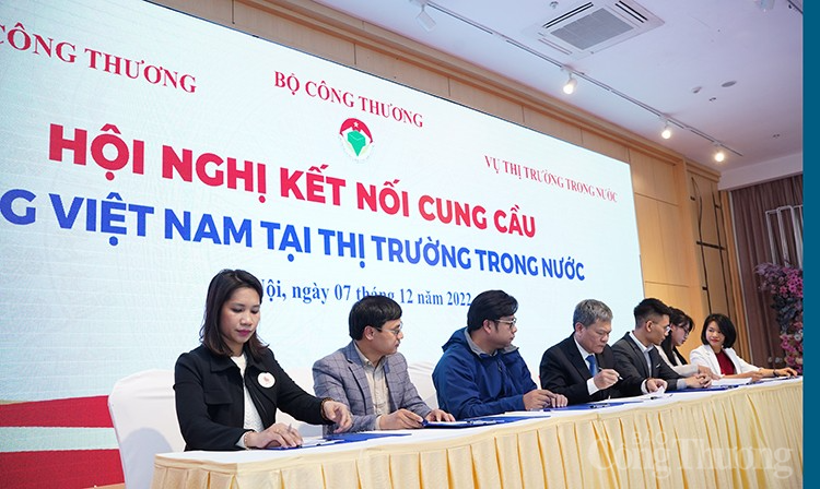 Vai trò của công đoàn trong kết nối cung cầu hàng Việt Nam tại thị trường trong nước Vai trò của công đoàn trong kết nối cung cầu hàng Việt Nam tại thị trường trong nước