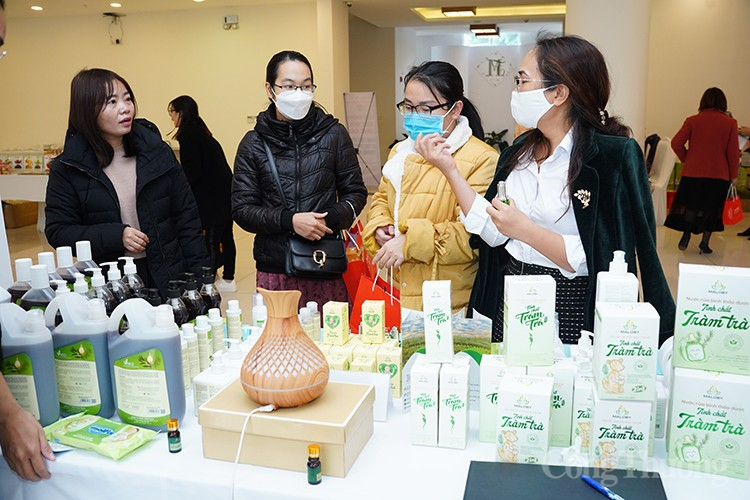 Vai trò của công đoàn trong kết nối cung cầu hàng Việt Nam tại thị trường trong nước Vai trò của công đoàn trong kết nối cung cầu hàng Việt Nam tại thị trường trong nước