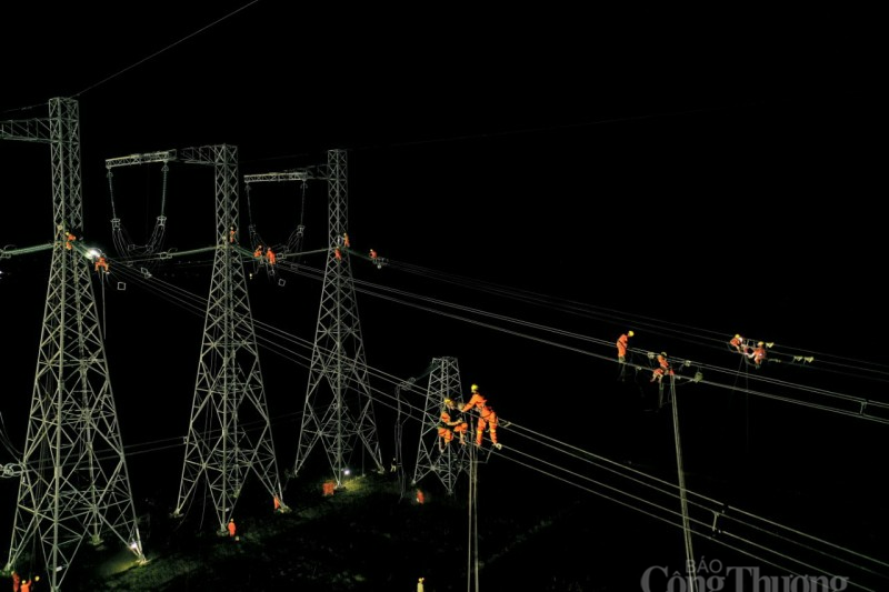 Một đêm trên công trường đường dây 500kV Hà Tĩnh- Nho Quan Một đêm trên công trường đường dây 500kV Hà Tĩnh- Nho Quan