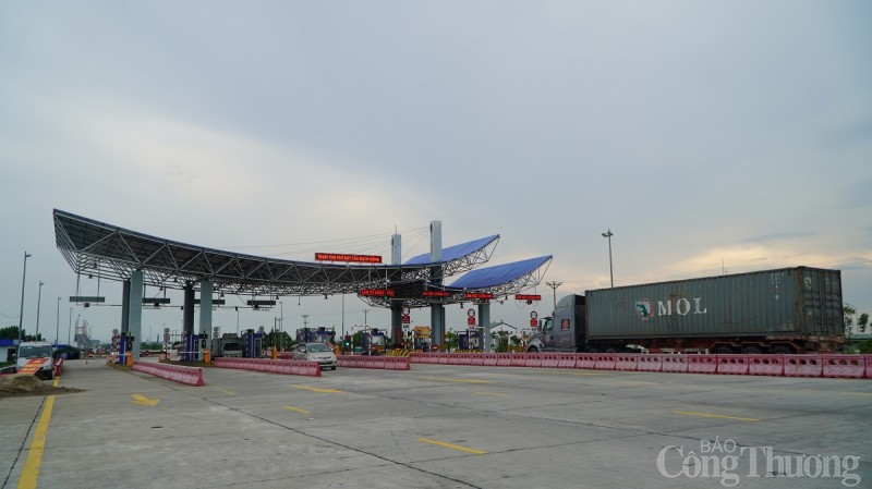 Trạm thu phí cầu Bạch Đằng nối cao tốc Hạ Long- Hải Phòng