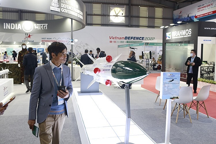 Đạn tên lửa phòng không trong tổ hợp phòng không Akash của Ấn Độ. Đạn tên lửa phòng không trong tổ hợp phòng không Akash của Ấn Độ.