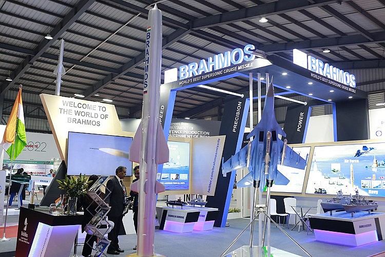 Tên lửa hành trình siêu âm BrahMos của Ấn Độ với điểm nhấn là phiên bản không quân tích hợp lên máy bay chiến đấu Su-30MKI. Tên lửa hành trình siêu âm BrahMos của Ấn Độ với điểm nhấn là phiên bản không quân tích hợp lên máy bay chiến đấu Su-30MKI.