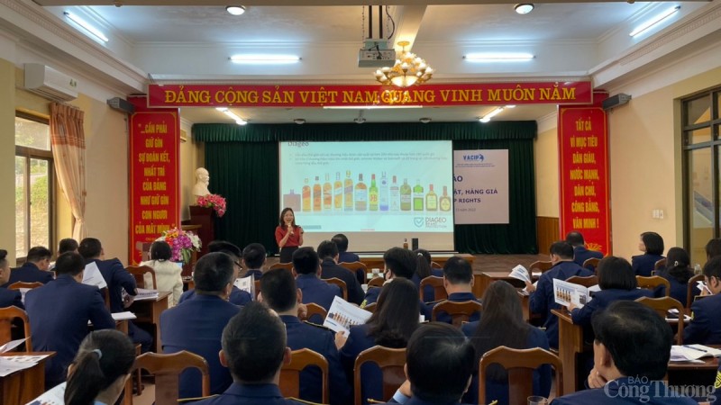 Đại diện nhãn hàng cung cấp thông tin, dấu hiệu, những kỹ năng để phân biệt hàng giả, hàng thật Đại diện nhãn hàng cung cấp thông tin, dấu hiệu, những kỹ năng để phân biệt hàng giả, hàng thật