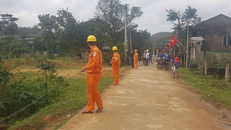 EVNCPC tăng cường công tác quản lý kỹ thuật, kiểm tra bảo dưỡng lưới điện, sẵn sàng xử lý sự cố; tập trung cao đảm bảo cung cấp điện an toàn, ổn định, liên tục phục vụ khách hàng… EVNCPC tăng cường công tác quản lý kỹ thuật, kiểm tra bảo dưỡng lưới điện, sẵn sàng xử lý sự cố; tập trung cao đảm bảo cung cấp điện an toàn, ổn định, liên tục phục vụ khách hàng…