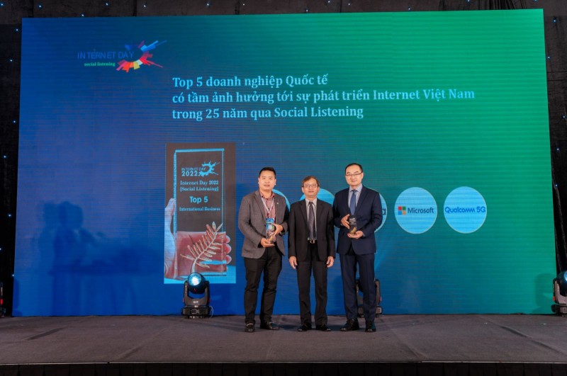 Ông David Wei, Tổng Giám đốc Huawei Việt Nam nhận giải thưởng Top 5 Doanh nghiệp Quốc tế có tầm ảnh hưởng tới sự phát triển Internet Việt Nam Ông David Wei, Tổng Giám đốc Huawei Việt Nam nhận giải thưởng Top 5 Doanh nghiệp Quốc tế có tầm ảnh hưởng tới sự phát triển Internet Việt Nam