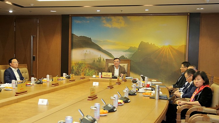 Chủ tịch HĐTV Petrovietnam Hoàng Quốc Vượng và các đồng chí lãnh đạo Tập đoàn tham dự cuộc họp Chủ tịch HĐTV Petrovietnam Hoàng Quốc Vượng và các đồng chí lãnh đạo Tập đoàn tham dự cuộc họp