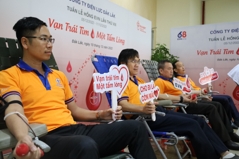 CBCNV PC Đắk Lắk tham gia hiến máu nhân đạo CBCNV PC Đắk Lắk tham gia hiến máu nhân đạo
