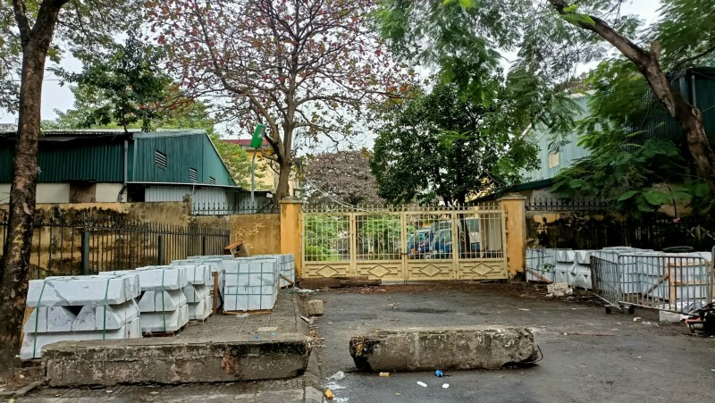 Hà Nội: Đá lát vỉa hè có "độ bền 70 năm" bị hỏng tiếp tục được thay thế Hà Nội: Đá lát vỉa hè có "độ bền 70 năm" bị hỏng tiếp tục được thay thế