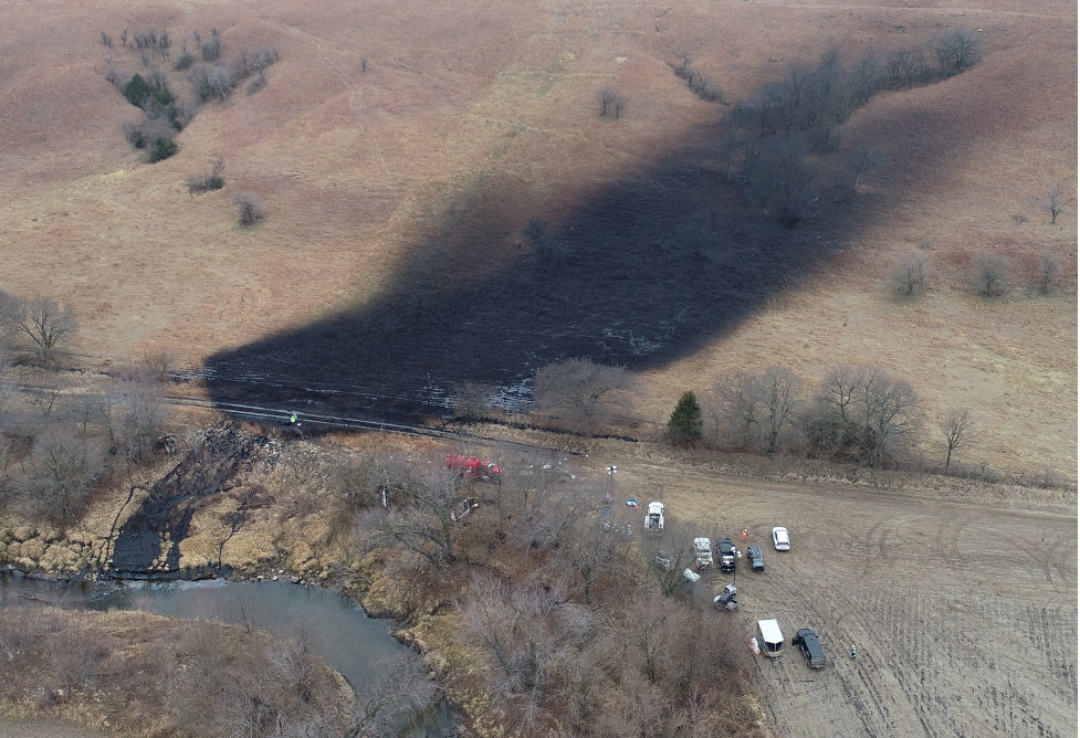 Giá xăng dầu hôm nay 12/12: Giảm mạnh cả thế giới và trong nước