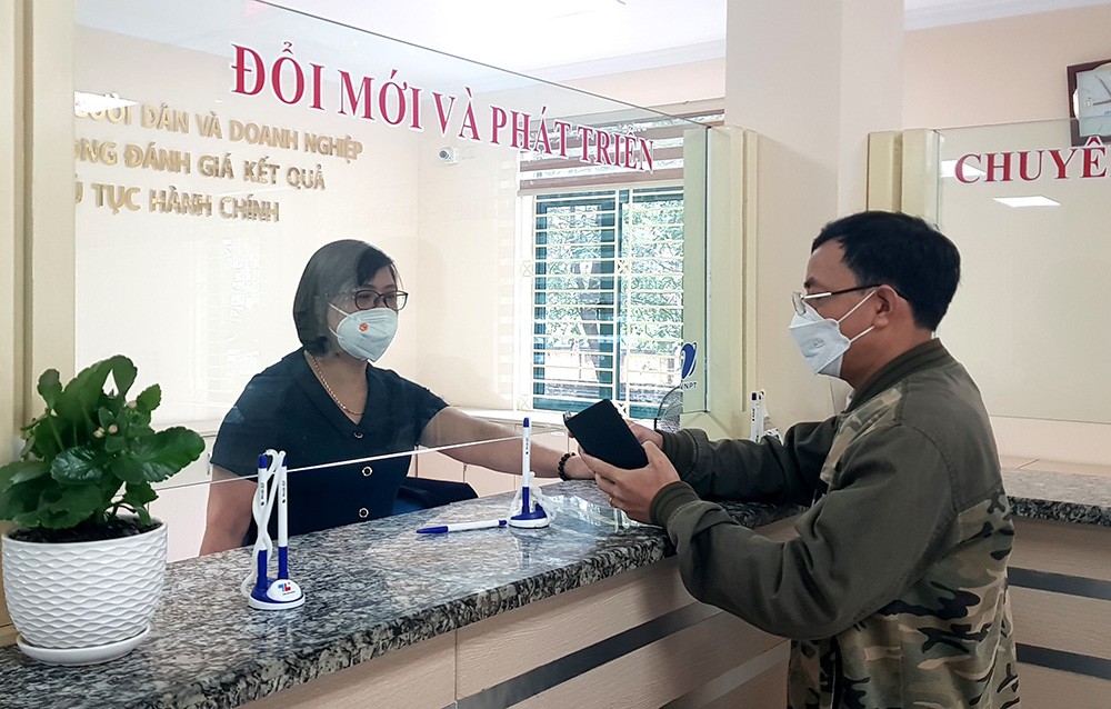 Phú Thọ: Tích cực hỗ trợ người dân cài đặt ứng dụng VssID - Bảo hiểm xã hội số Phú Thọ: Tích cực hỗ trợ người dân cài đặt ứng dụng VssID - Bảo hiểm xã hội số