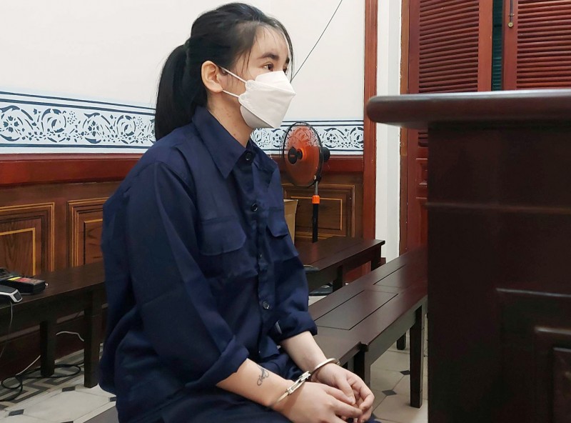 Xét xử vụ Hoa hậu Lã Kỳ Anh trộm đồng hồ Rolex gần 2 tỉ đồng của người tình Xét xử vụ Hoa hậu Lã Kỳ Anh trộm đồng hồ Rolex gần 2 tỉ đồng của người tình