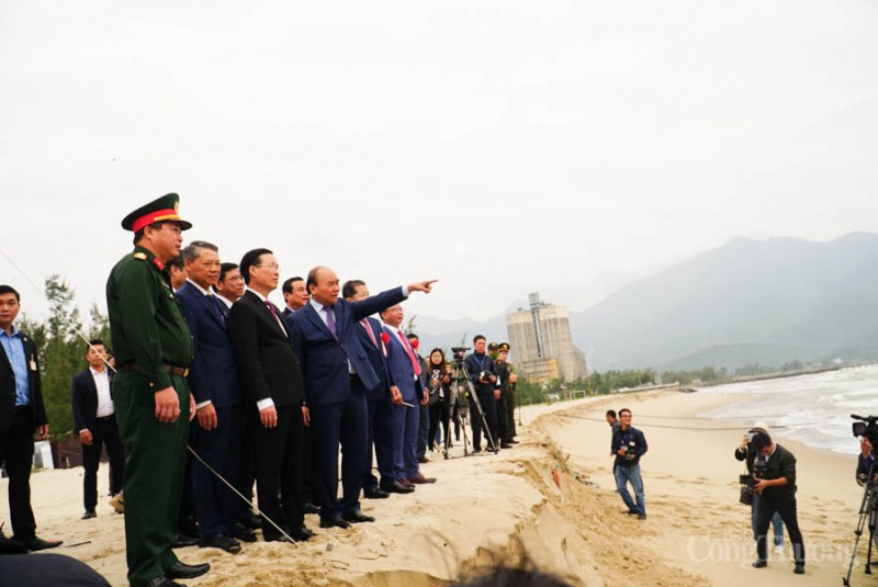 Chủ tịch nước Nguyễn Xuân Phúc dự khởi công dự án Cảng Liên Chiểu, phần cơ sở hạ tầng dùng chung Chủ tịch nước Nguyễn Xuân Phúc dự khởi công dự án Cảng Liên Chiểu, phần cơ sở hạ tầng dùng chung