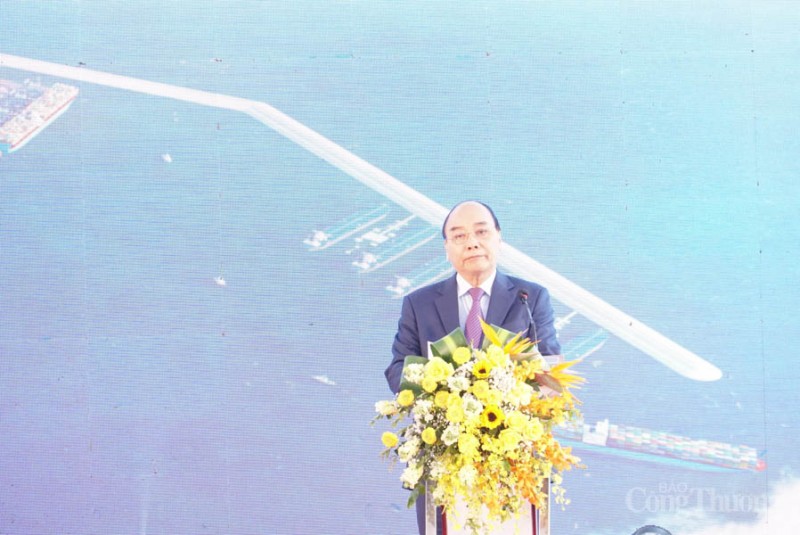 Chủ tịch nước Nguyễn Xuân Phúc dự khởi công dự án Cảng Liên Chiểu, phần cơ sở hạ tầng dùng chung Chủ tịch nước Nguyễn Xuân Phúc dự khởi công dự án Cảng Liên Chiểu, phần cơ sở hạ tầng dùng chung