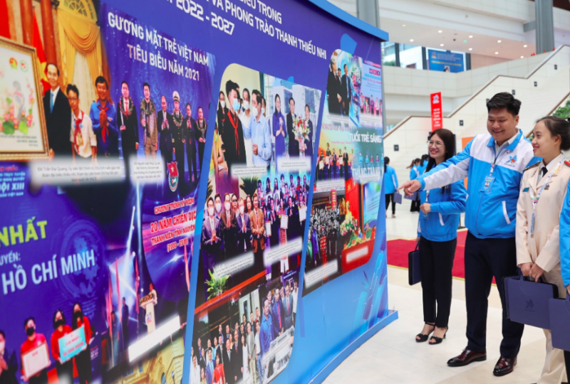 Các đại biểu cùng đông đảo tuổi trẻ cả nước có thể tương tác, tham quan bảo tàng bằng công nghệ thực tế ảo trên không gian mạng Các đại biểu cùng đông đảo tuổi trẻ cả nước có thể tương tác, tham quan bảo tàng bằng công nghệ thực tế ảo trên không gian mạng