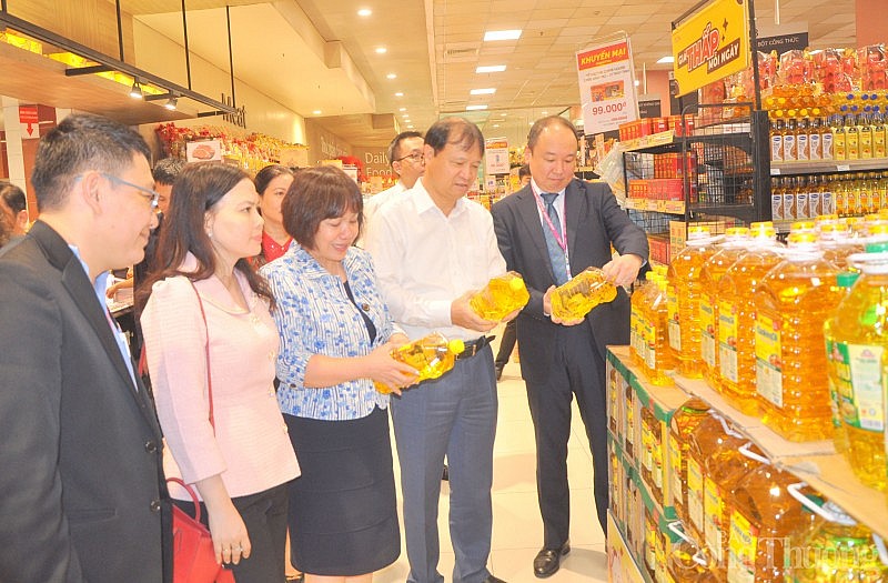 Thứ trưởng Đỗ Thắng Hải kiểm tra Cuộc vận động Người Việt Nam ưu tiên dùng hàng Việt Nam tại Bình Dương