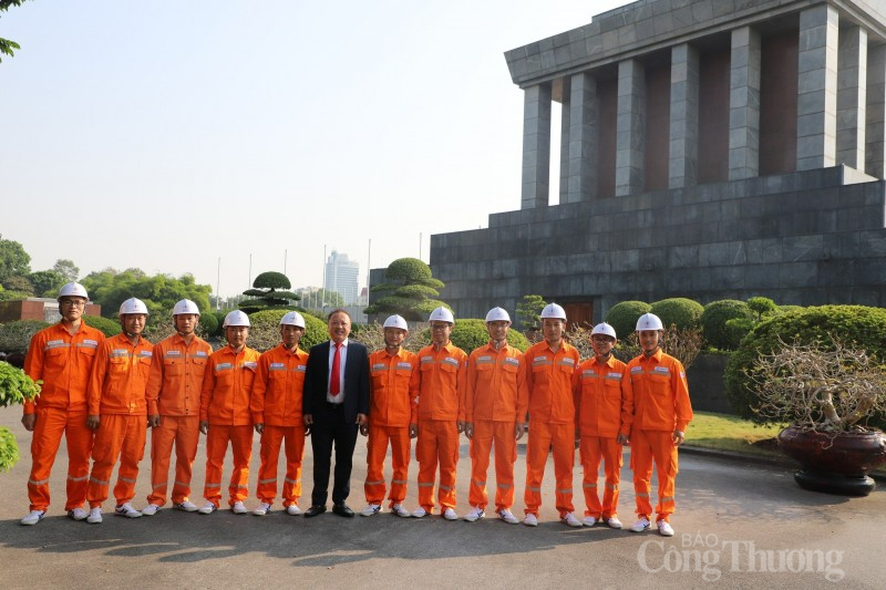 Gương sáng Nguyễn Đình Thủy - Người thợ điện giỏi của vùng cao Lai Châu Gương sáng Nguyễn Đình Thủy - Người thợ điện giỏi của vùng cao Lai Châu