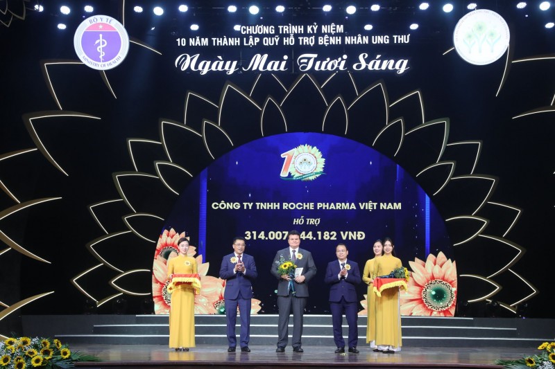 Roche Pharma Việt Nam được vinh danh vì đóng góp tích cực vào hoạt động xây dựng Quỹ hỗ trợ bệnh nhân ung thư Roche Pharma Việt Nam được vinh danh vì đóng góp tích cực vào hoạt động xây dựng Quỹ hỗ trợ bệnh nhân ung thư