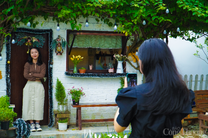 Lý do nào khiến quán cà phê tại Đà Nẵng ngưng nhận khách là trẻ em dưới 12 tuổi? Lý do nào khiến quán cà phê tại Đà Nẵng ngưng nhận khách là trẻ em dưới 12 tuổi?