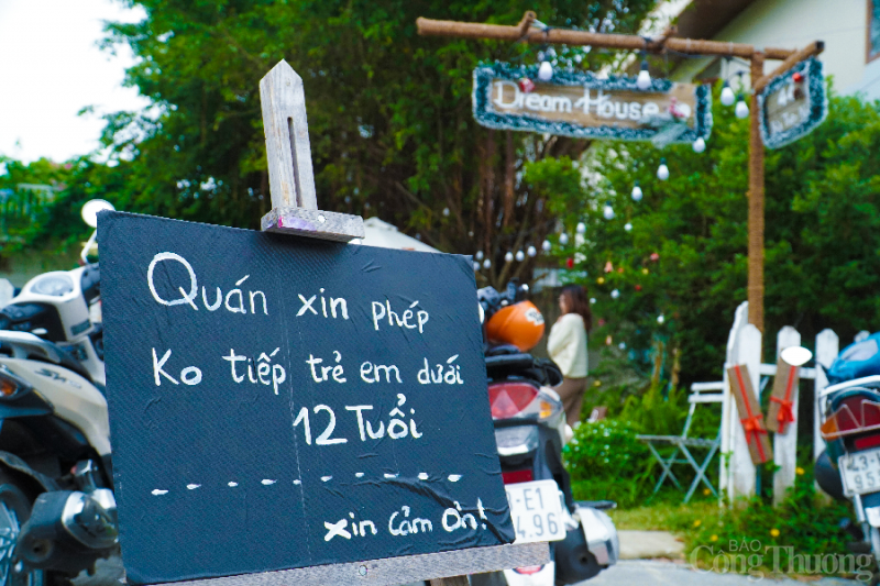 Lý do nào khiến quán cà phê tại Đà Nẵng ngưng nhận khách là trẻ em dưới 12 tuổi? Lý do nào khiến quán cà phê tại Đà Nẵng ngưng nhận khách là trẻ em dưới 12 tuổi?