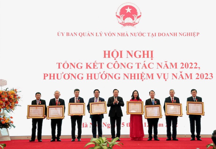 Phó Tổng giám đốc Petrovietnam, Chủ tịch HĐQT PV GAS Dương Mạnh Sơn đón nhận Huân chương Lao động hạng Nhì