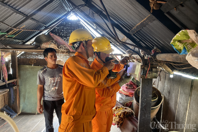 PC Gia Lai: “Thắp sáng đường quê” tại làng Keo, xã Ayun, huyện Chư sê