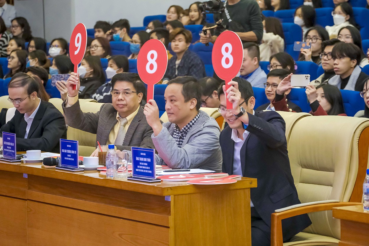 Sinh viên trường Luật Hà Nội đoạt giải nhất cuộc thi Tìm hiểu pháp luật bảo vệ quyền lợi người tiêu dùng