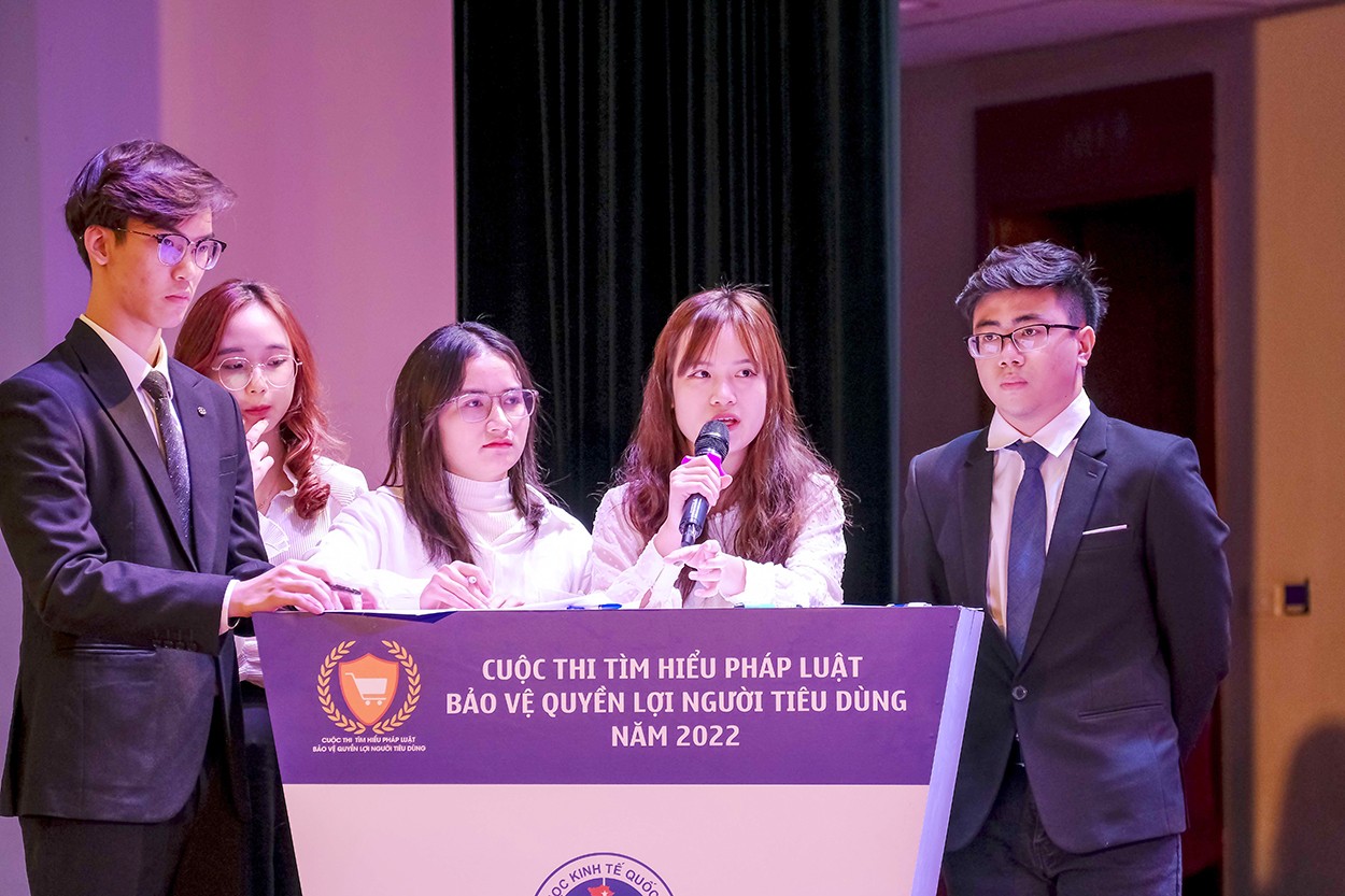 Sinh viên trường Luật Hà Nội đoạt giải nhất cuộc thi Tìm hiểu pháp luật bảo vệ quyền lợi người tiêu dùng