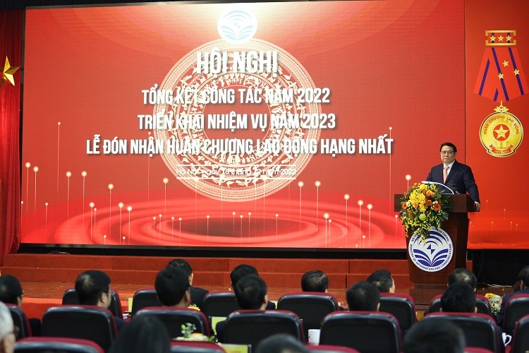 Thủ tướng Chính phủ: Phấn đấu ở đâu cũng có điện, viễn thông, không để ai bị bỏ lại phía sau Thủ tướng Chính phủ: Phấn đấu ở đâu cũng có điện, viễn thông, không để ai bị bỏ lại phía sau