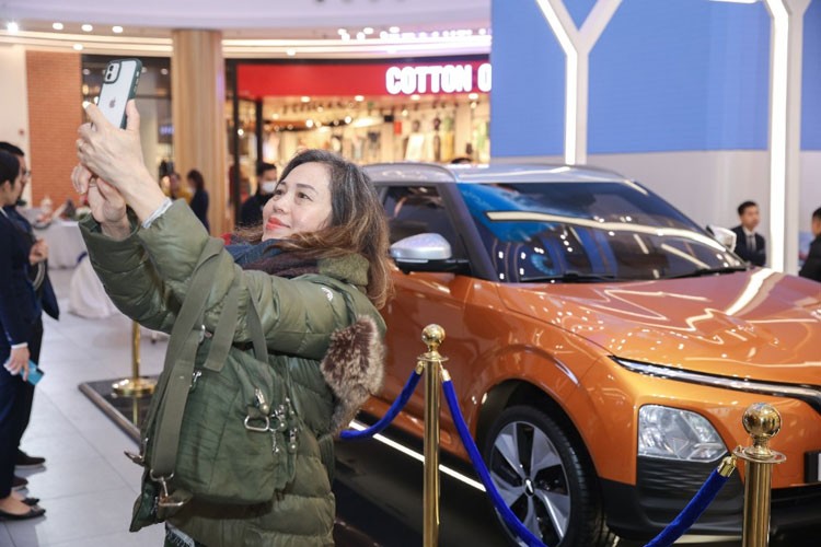 Hơn 70% khách hàng sẵn sàng ngừng mua xe xăng để chờ ô tô điện VinFast VF 5 Plus Hơn 70% khách hàng sẵn sàng ngừng mua xe xăng để chờ ô tô điện VinFast VF 5 Plus