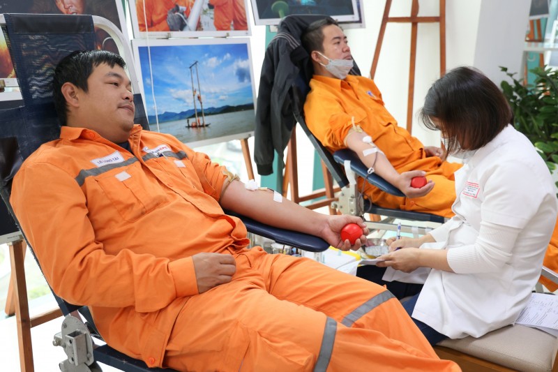 Tuần lễ hồng EVN lần thứ VIII tại miền Trung – Tây Nguyên: Hơn 2.200 đơn vị máu được hiến tặng Tuần lễ hồng EVN lần thứ VIII tại miền Trung – Tây Nguyên: Hơn 2.200 đơn vị máu được hiến tặng