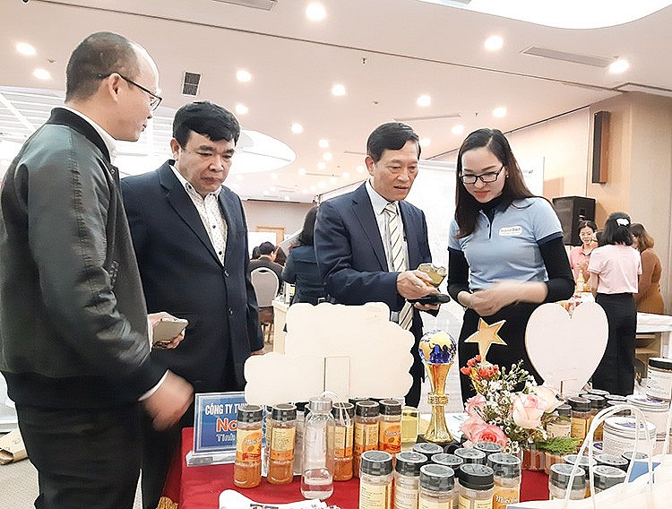 Các Đại biểu tham quan gian hàng tại “Diễn đàn Khởi nghiệp Quốc gia 2022” Các Đại biểu tham quan gian hàng tại “Diễn đàn Khởi nghiệp Quốc gia 2022”