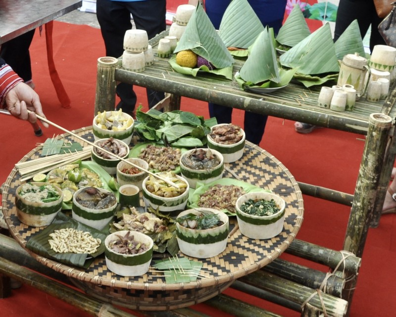 Các món ăn của đồng bào Dao được chế biến chủ yếu từ những nguyên liệu sẵn có tại địa phương Các món ăn của đồng bào Dao được chế biến chủ yếu từ những nguyên liệu sẵn có tại địa phương