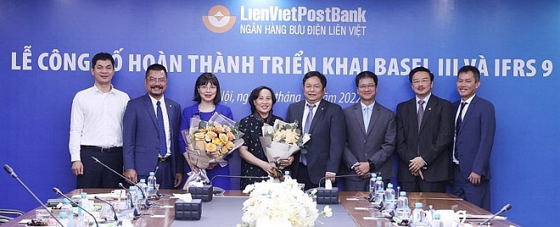 LienVietPostBank công bố hoàn thành Chuẩn mực quản trị rủi ro (Basel III) và Chuẩn mực kế toán quốc tế (IFRS 9). LienVietPostBank công bố hoàn thành Chuẩn mực quản trị rủi ro (Basel III) và Chuẩn mực kế toán quốc tế (IFRS 9).