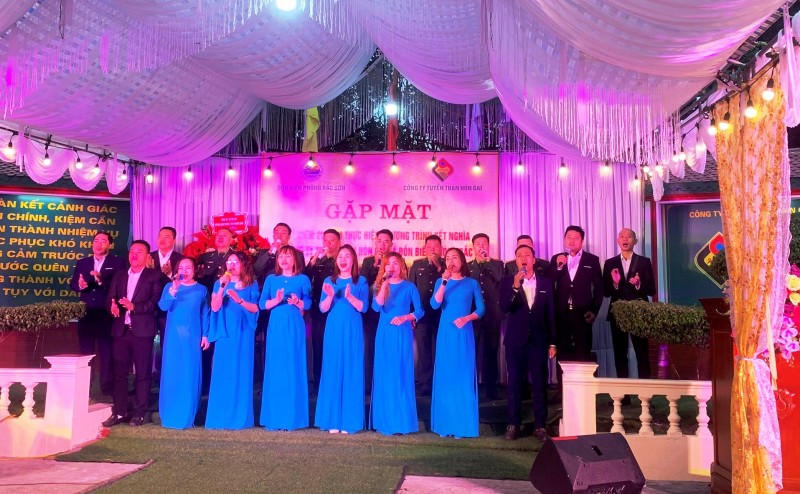 Tiết mục văn nghệ tập thể của 2 đơn vị