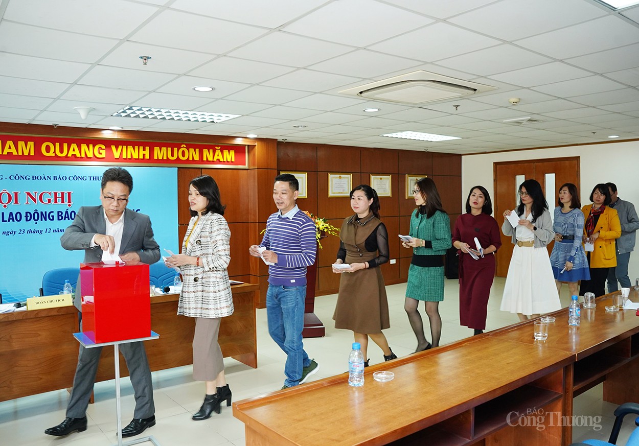 Phát huy quy chế dân chủ gắn với đổi mới, nâng cao chất lượng hoạt động Báo Công Thương Phát huy quy chế dân chủ gắn với đổi mới, nâng cao chất lượng hoạt động Báo Công Thương