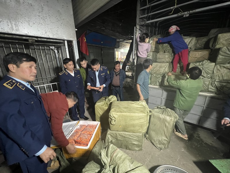 phát hiện trên 7 tấn tràng trứng đông lạnh không rõ nguồn gốc phát hiện trên 7 tấn tràng trứng đông lạnh không rõ nguồn gốc