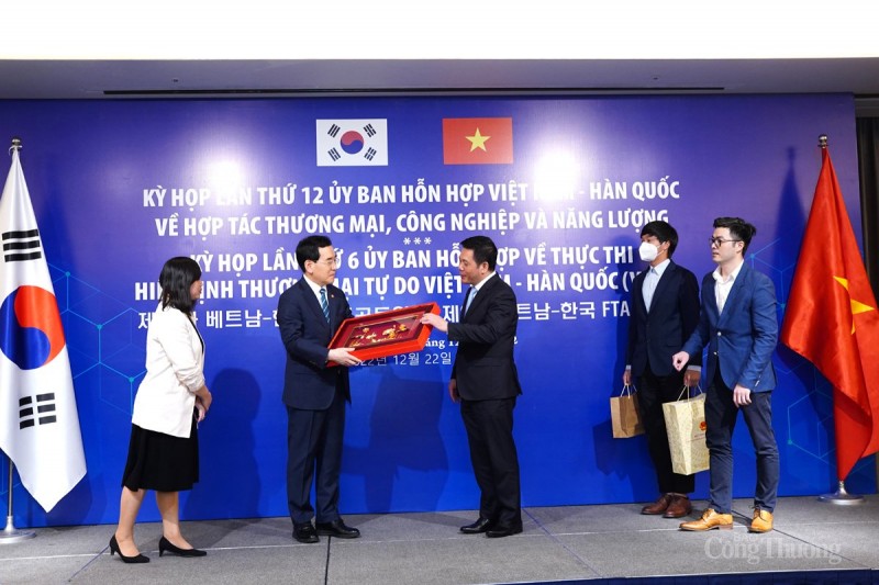 Việt Nam và Hàn Quốc nhất trí đưa kim ngạch thương mại 100 tỷ USD vào năm 2023 Việt Nam và Hàn Quốc nhất trí đưa kim ngạch thương mại 100 tỷ USD vào năm 2023
