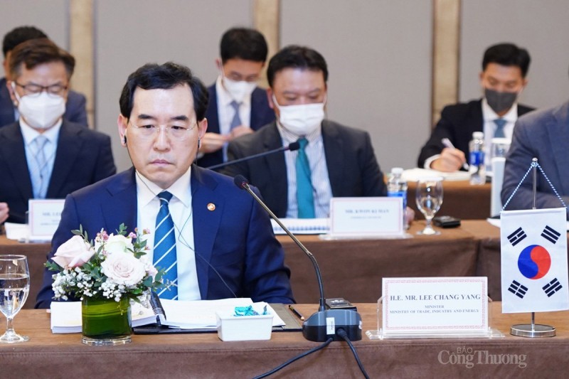 Việt Nam và Hàn Quốc nhất trí đưa kim ngạch thương mại 100 tỷ USD vào năm 2023 Việt Nam và Hàn Quốc nhất trí đưa kim ngạch thương mại 100 tỷ USD vào năm 2023