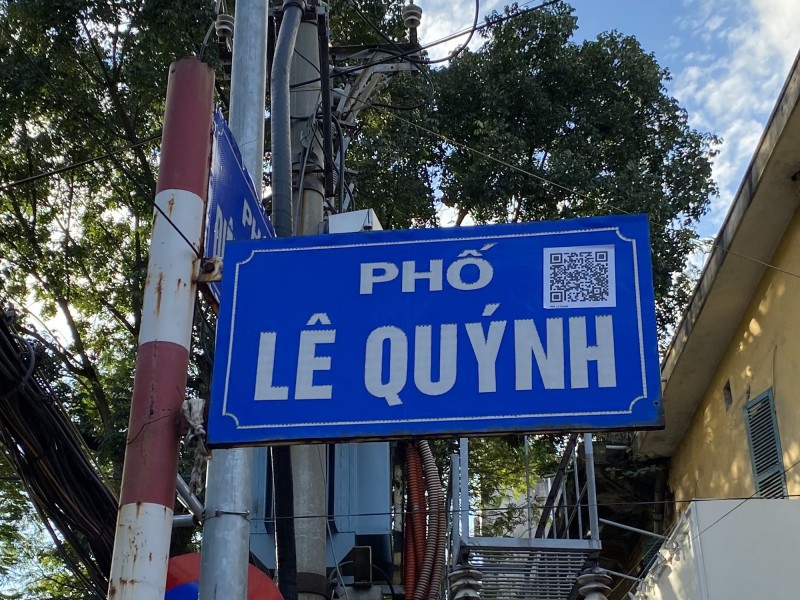 Thành phố triển khai mã hóa, dán, gắn mã QR tại 450 tuyến đường, phố, công trình công cộng Thành phố triển khai mã hóa, dán, gắn mã QR tại 450 tuyến đường, phố, công trình công cộng