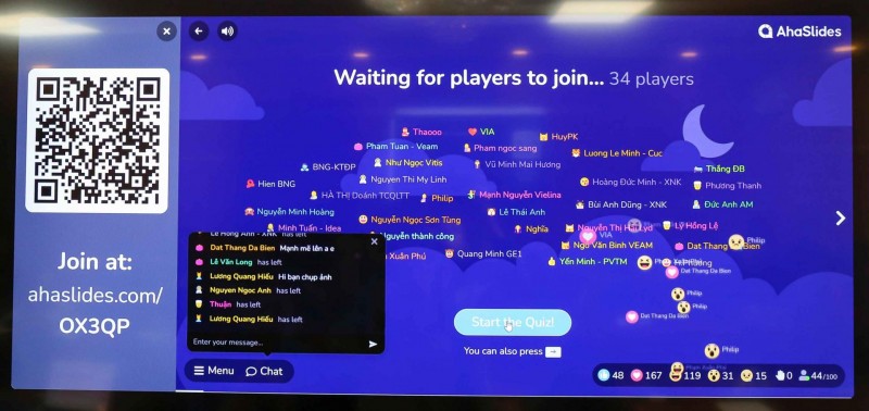 Các đoàn viên hào hứng tham gia trò chơi có thưởng tại Diễn đàn Các đoàn viên hào hứng tham gia trò chơi có thưởng tại Diễn đàn