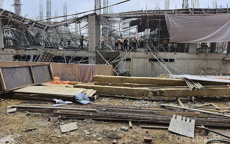 Nguyên nhân sập sàn bê tông ban đầu được xác định là lỗi một cấu kiện, thiết bị nào đó bất ổn định dẫn đến domino sập cả sàn. Nguyên nhân sập sàn bê tông ban đầu được xác định là lỗi một cấu kiện, thiết bị nào đó bất ổn định dẫn đến domino sập cả sàn.