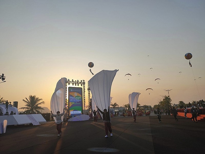 Rực rỡ sắc màu trong lễ hội Carnaval mùa Đông Hạ Long năm 2022