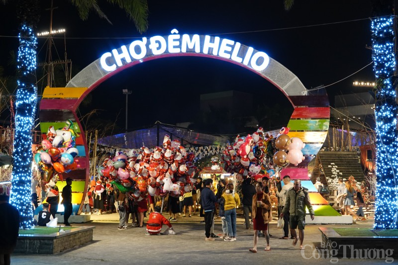 Không khí đêm Giáng sinh miền Trung: Ấm áp trong đêm lạnh