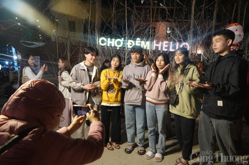 Không khí đêm Giáng sinh miền Trung: Ấm áp trong đêm lạnh