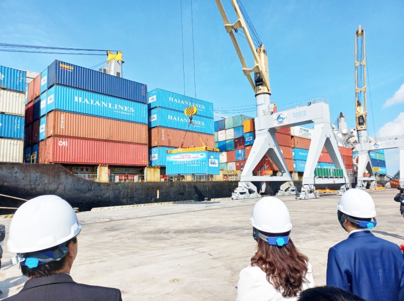 Thừa Thiên Huế: Chính thức đưa vào khai thác tuyến container tại Cảng Chân Mây