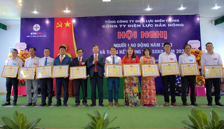 Nhiều đơn vị thuộc EVNCPC hoàn thành xuất sắc nhiệm vụ trong năm 2022 Nhiều đơn vị thuộc EVNCPC hoàn thành xuất sắc nhiệm vụ trong năm 2022